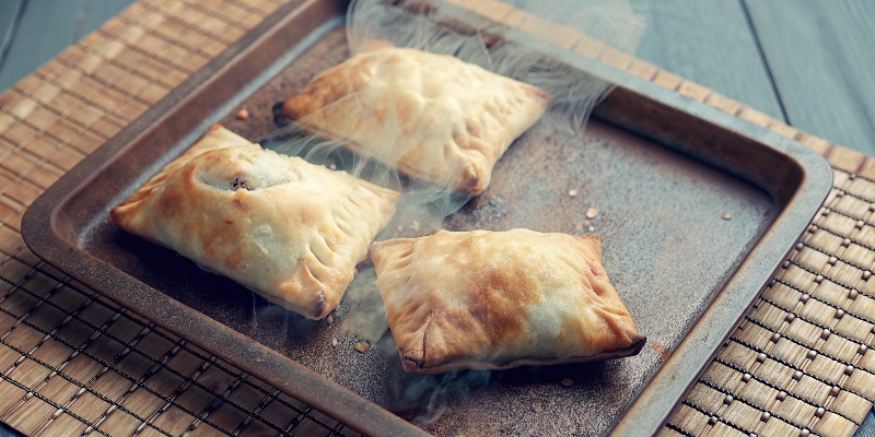 SPICED CHICKEN CURRY PUFFS