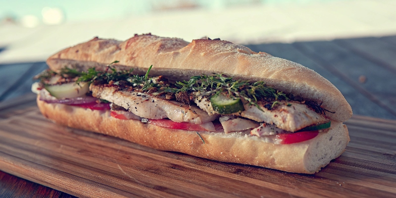 GRILLED CHICKEN BĂNH MĂ
